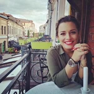 Meet your Posher, Carina